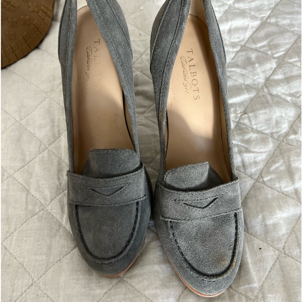 Clásico grey moccasin suede